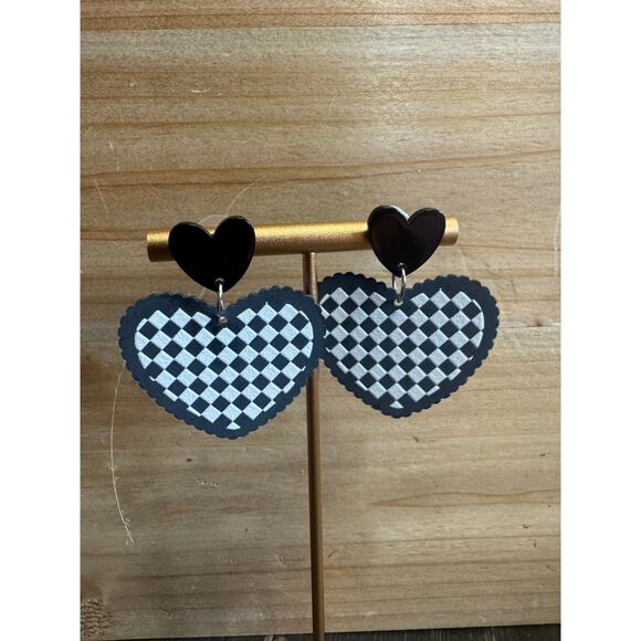 Heart checkered earrings black & white - Picture 2 of 3